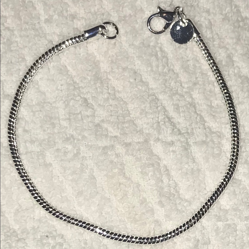 Silvertone bracelet with lobster claw clasp